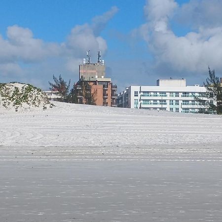 Apartamento Charmoso Em Frente A Praia Em Cabo Frio Bagian luar foto